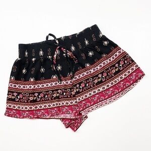 J is for Justify printed lounge shorts